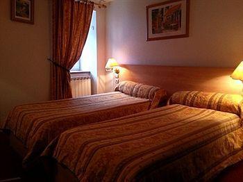 Auberge De L'Isard Saint-Denis  Bagian luar foto