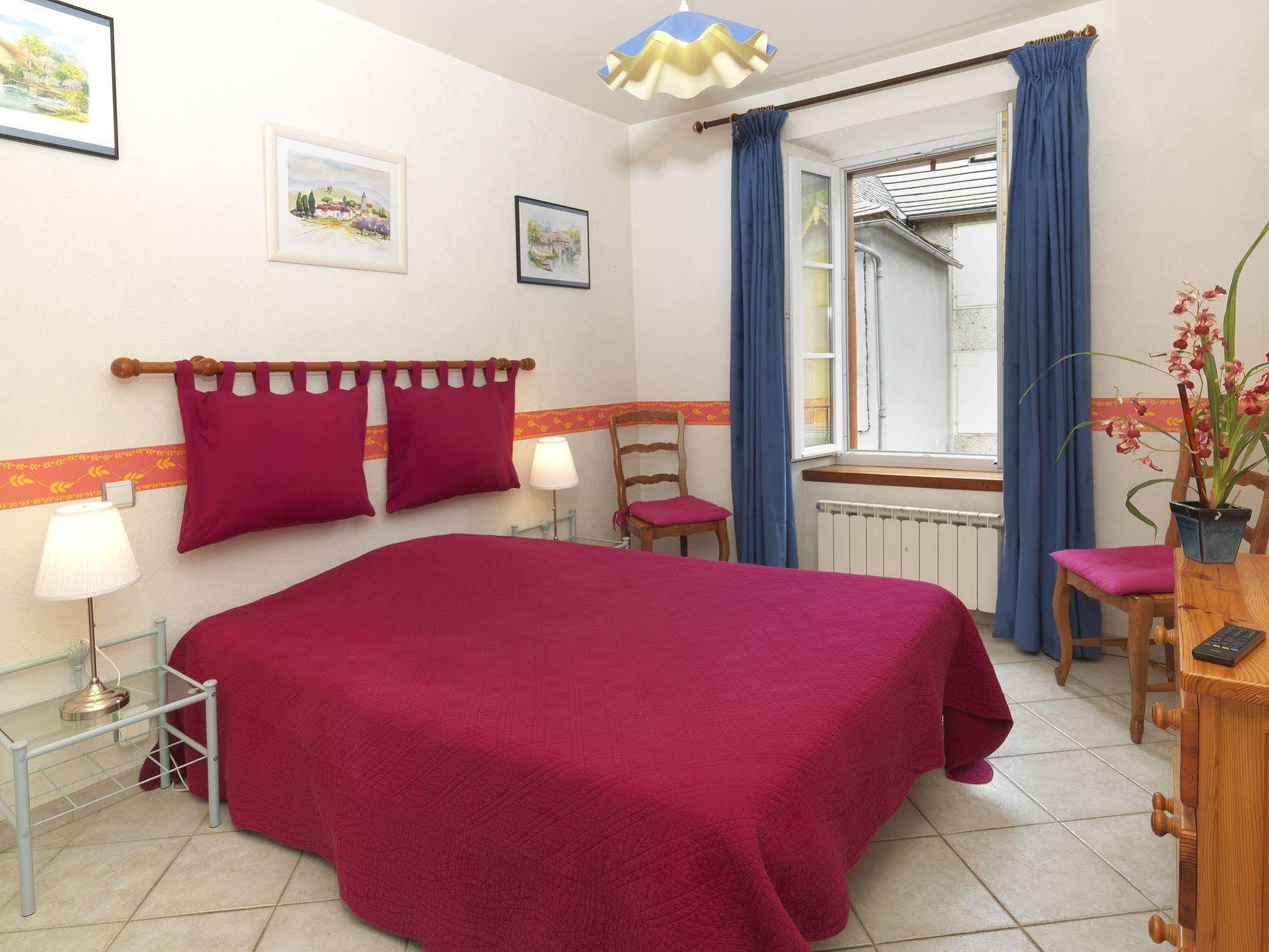 Auberge De L'Isard Saint-Denis  Bagian luar foto