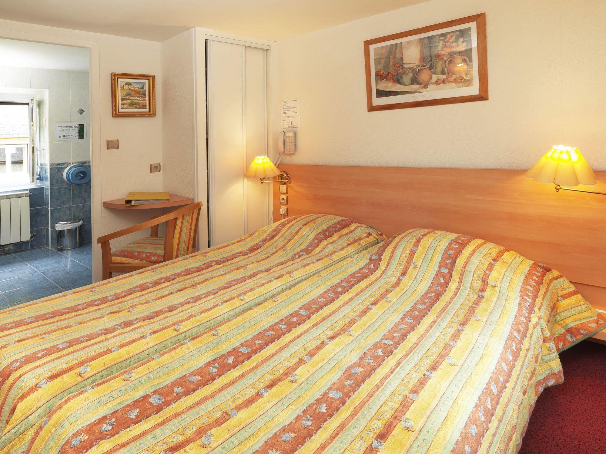 Auberge De L'Isard Saint-Denis  Bagian luar foto
