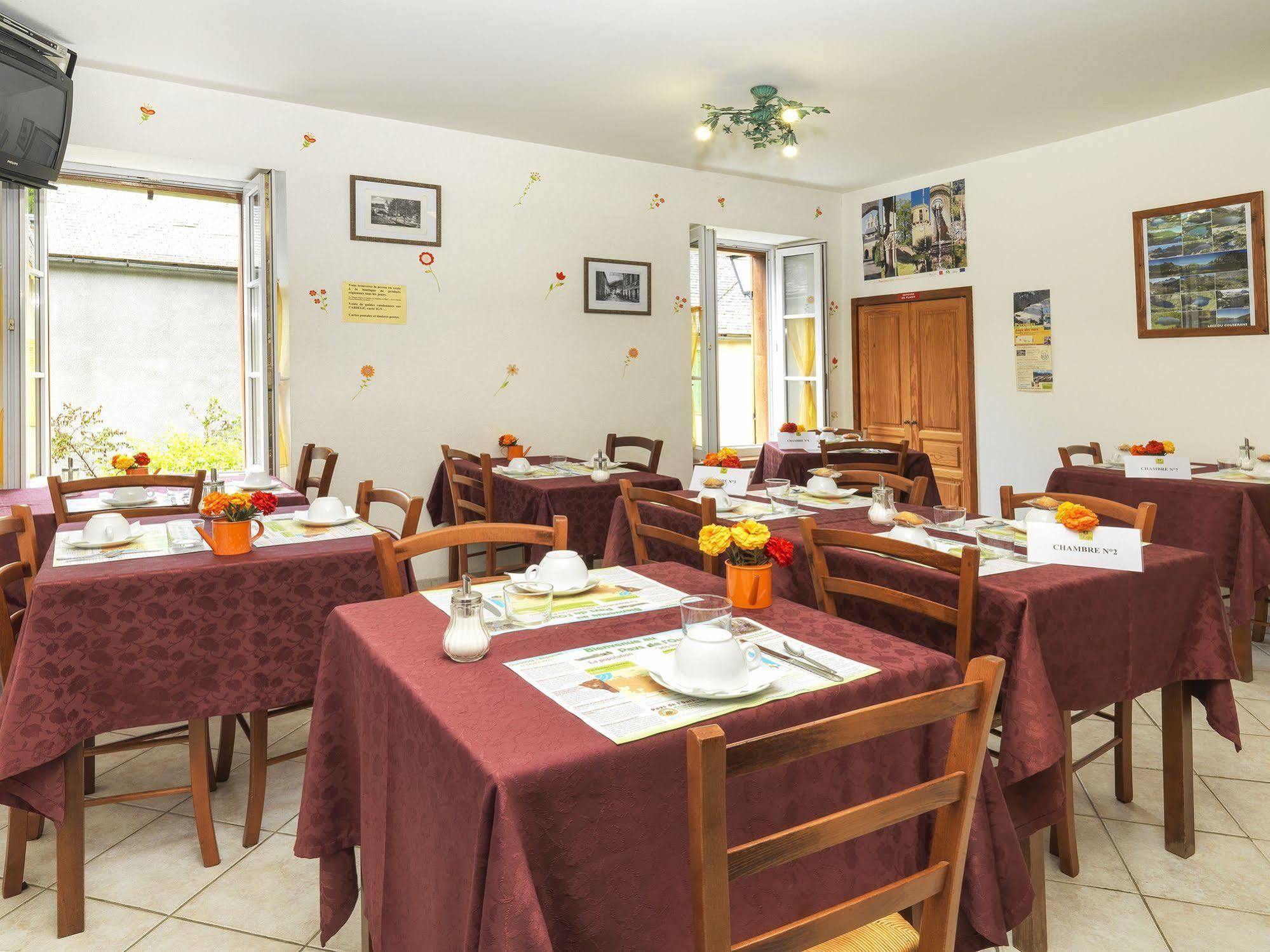 Auberge De L'Isard Saint-Denis  Bagian luar foto