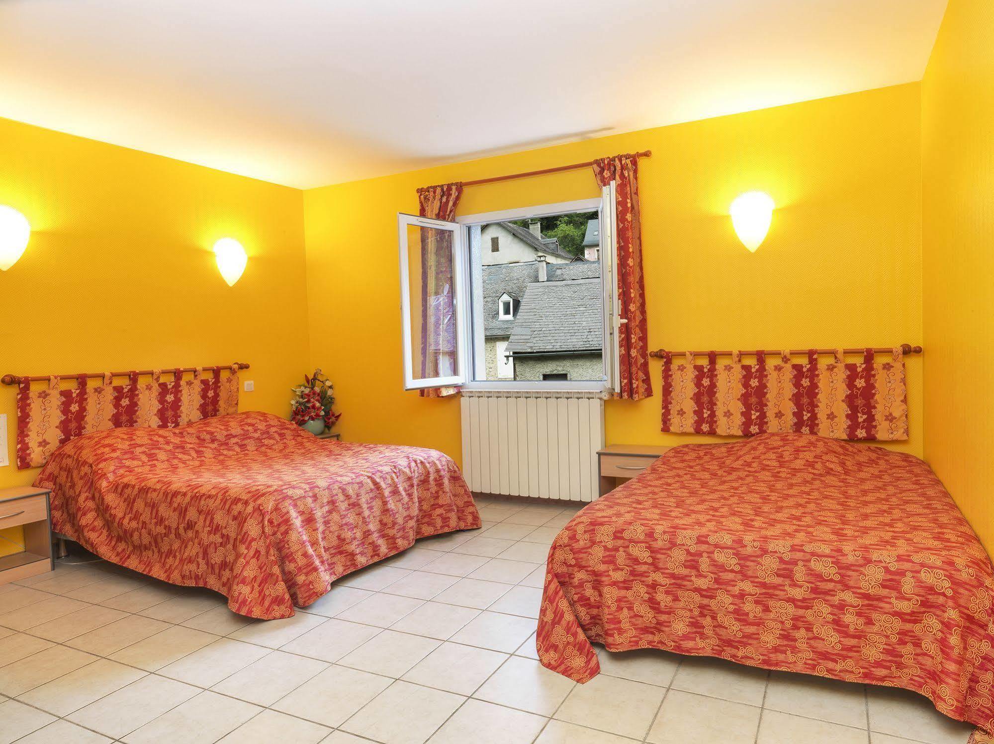 Auberge De L'Isard Saint-Denis  Bagian luar foto